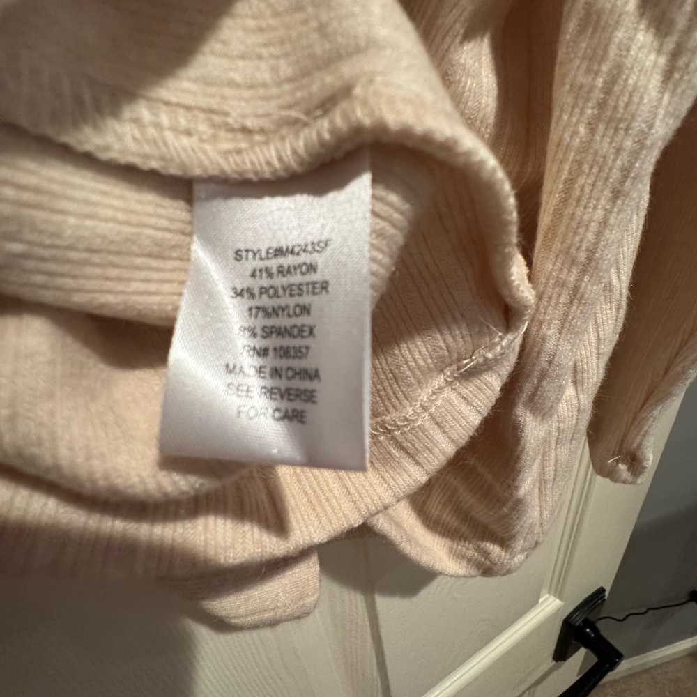 Design History Cream Button Down Ribbed Top - Picture 6 of 6